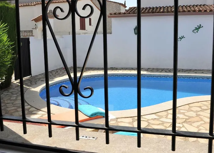 Βίλα Armallada L' Escala
